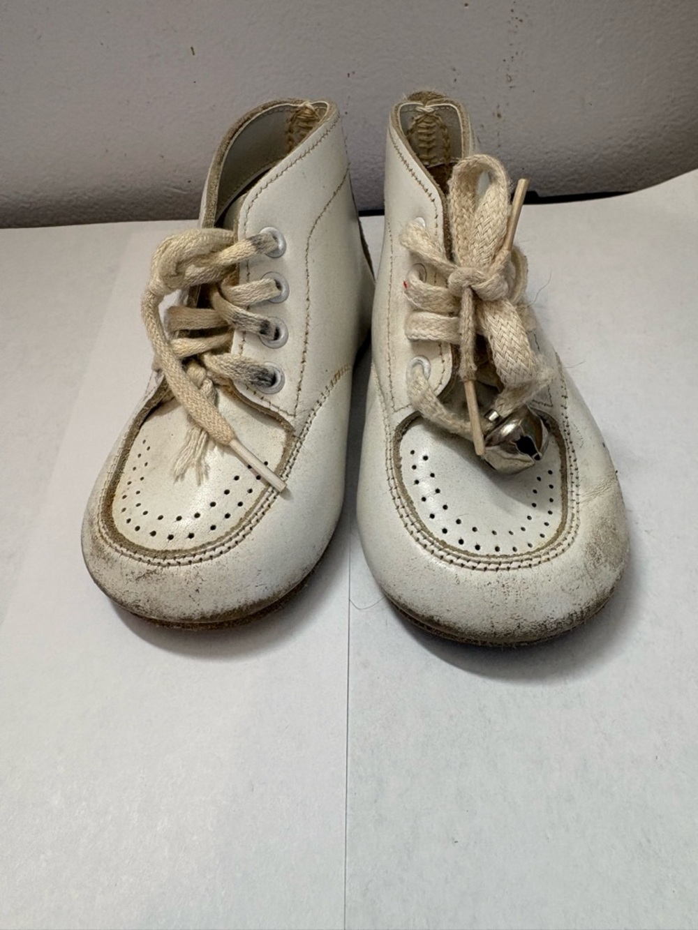 VINTAGE Kids White Leather Lace-Up Shoes